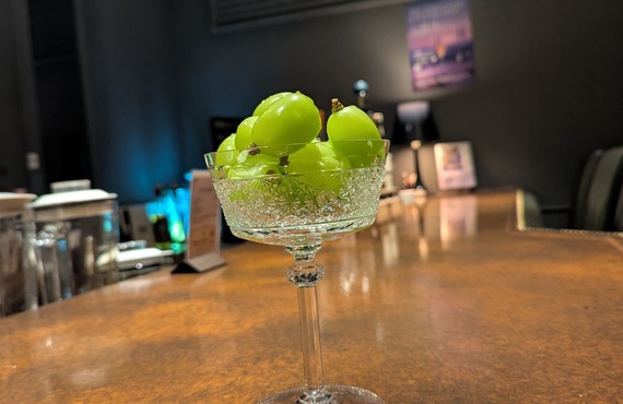 弾ける果汁、高貴な香り。本日より始まる、厳選シャインマスカット 関内のBarなら　Bar.Lucid by The Bar CASABLANCA